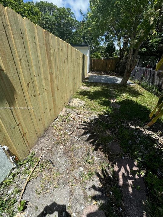 For Rent: $2,500 (3 beds, 2 baths, 1000 Square Feet)