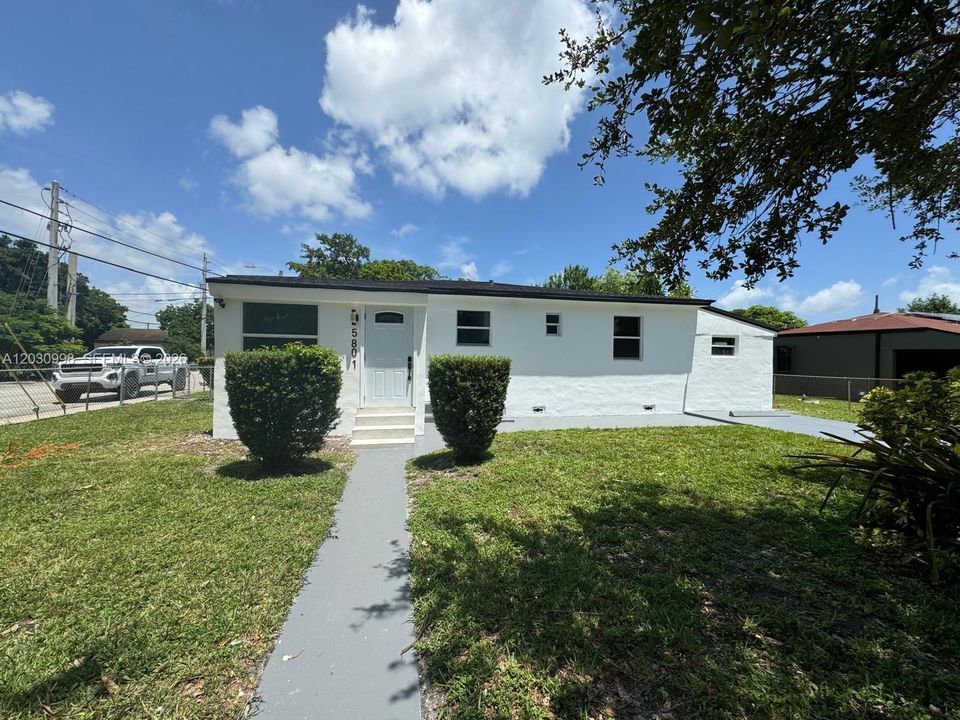 For Rent: $2,500 (3 beds, 2 baths, 1000 Square Feet)