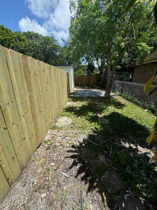 For Rent: $2,500 (3 beds, 2 baths, 1000 Square Feet)