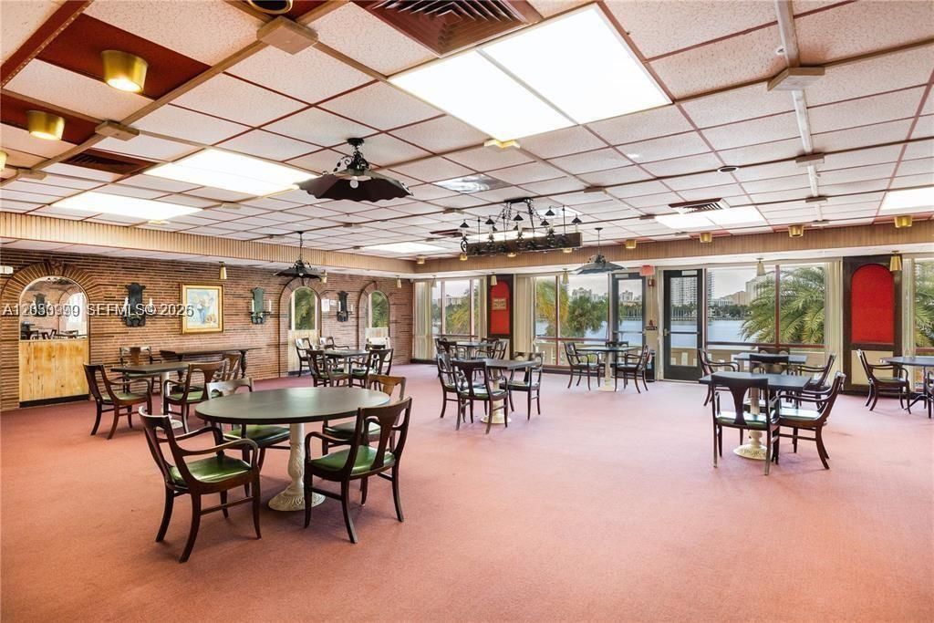 For Rent: $2,200 (1 beds, 1 baths, 768 Square Feet)