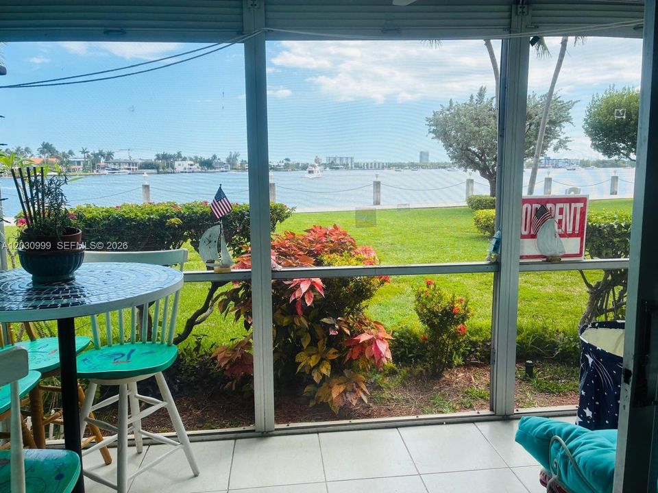 For Rent: $2,200 (1 beds, 1 baths, 768 Square Feet)