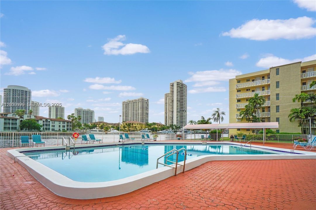 For Rent: $2,200 (1 beds, 1 baths, 768 Square Feet)
