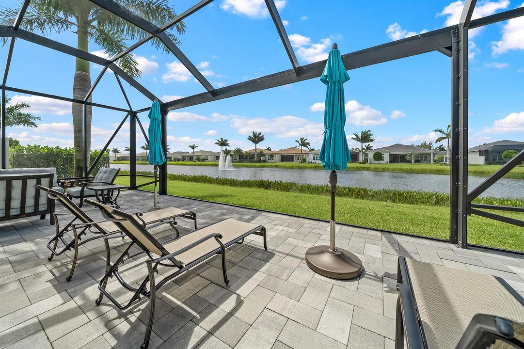 Oversized screened lanai