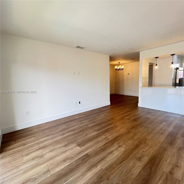 В аренду: $2,500 (2 спален, 2 ванн, 986 Квадратных фут)
