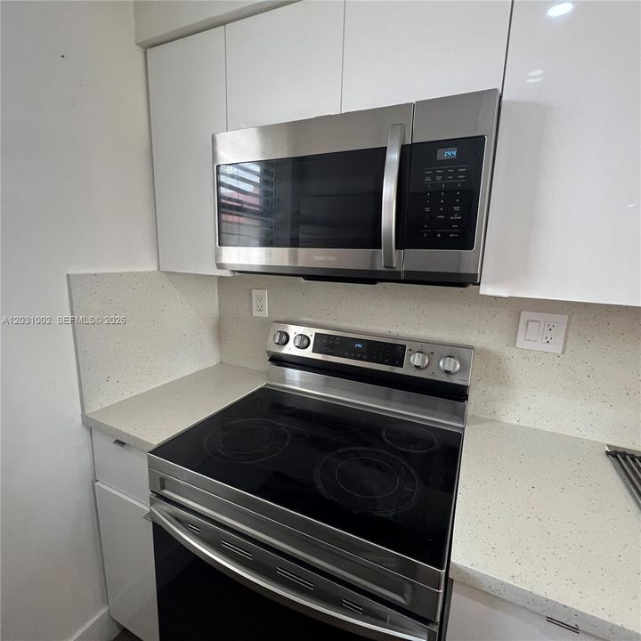 В аренду: $2,500 (2 спален, 2 ванн, 986 Квадратных фут)