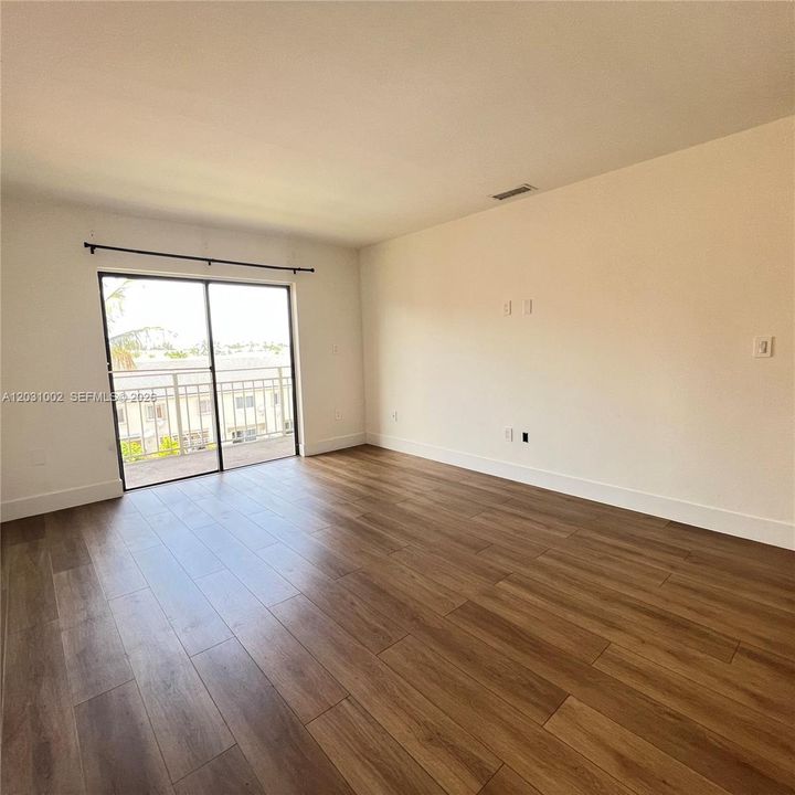 В аренду: $2,500 (2 спален, 2 ванн, 986 Квадратных фут)