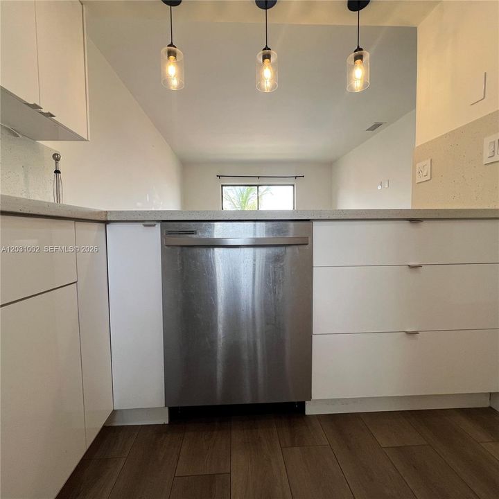 В аренду: $2,500 (2 спален, 2 ванн, 986 Квадратных фут)