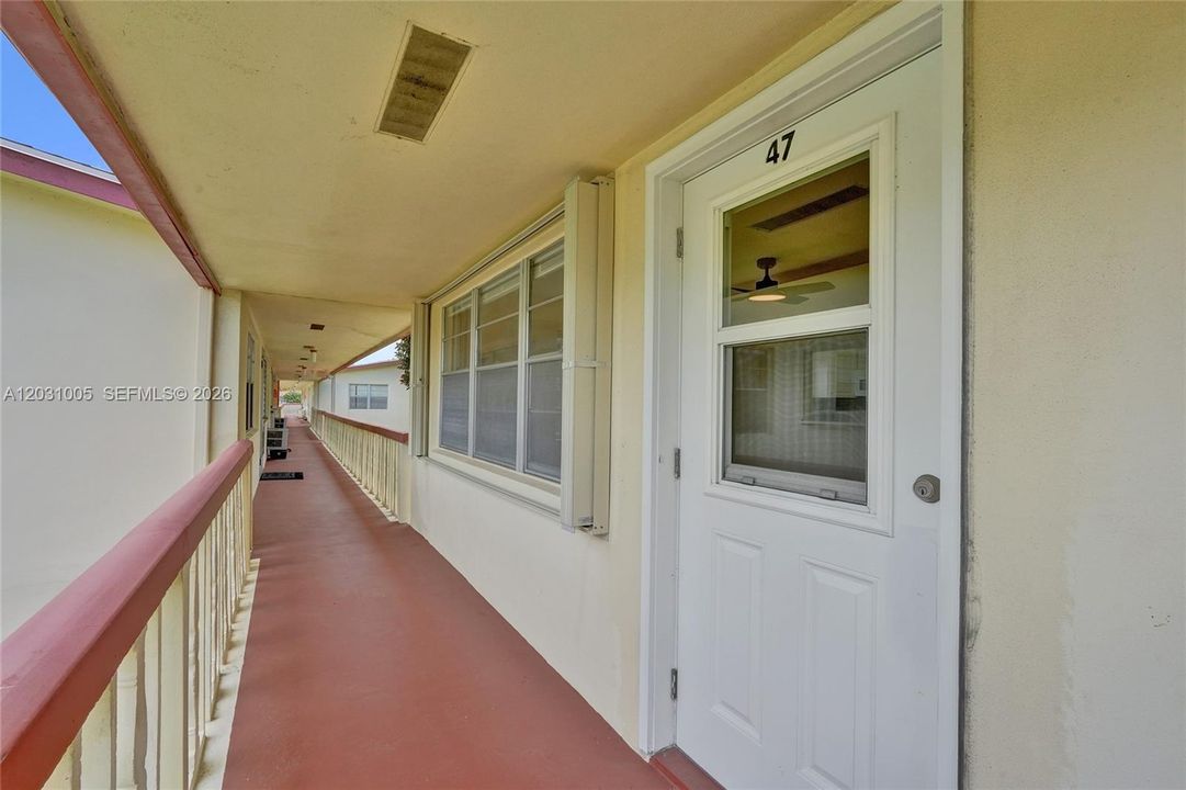 For Sale: $99,000 (1 beds, 1 baths, 646 Square Feet)