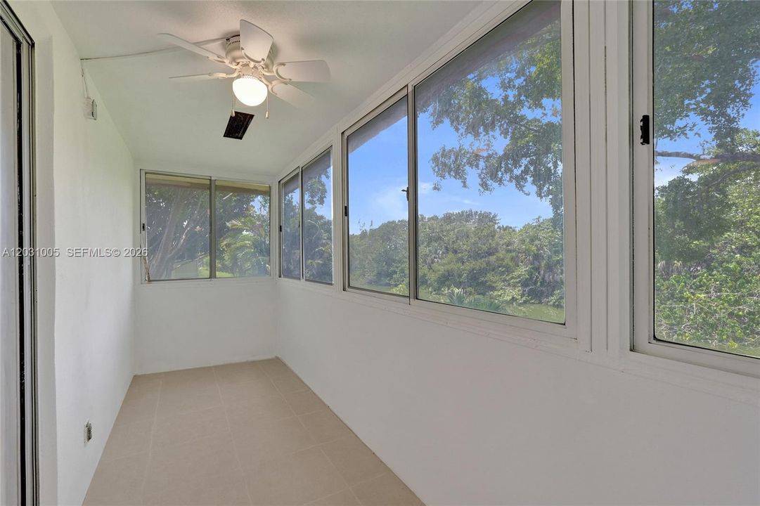 For Sale: $99,000 (1 beds, 1 baths, 646 Square Feet)