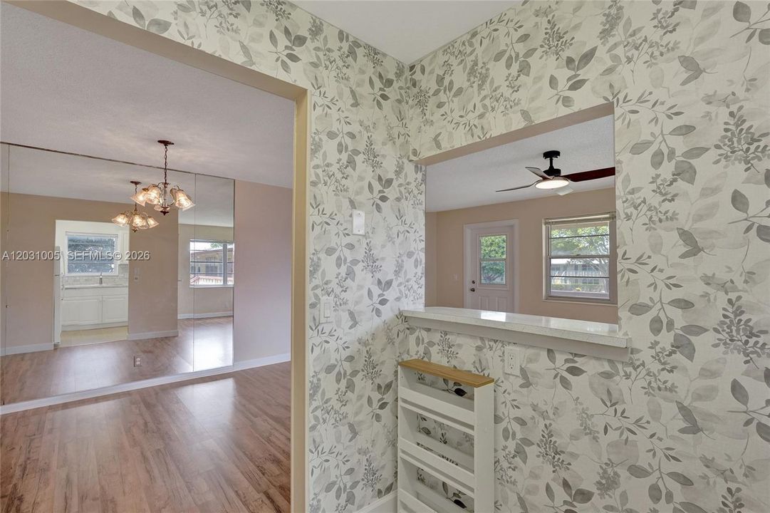 For Sale: $99,000 (1 beds, 1 baths, 646 Square Feet)