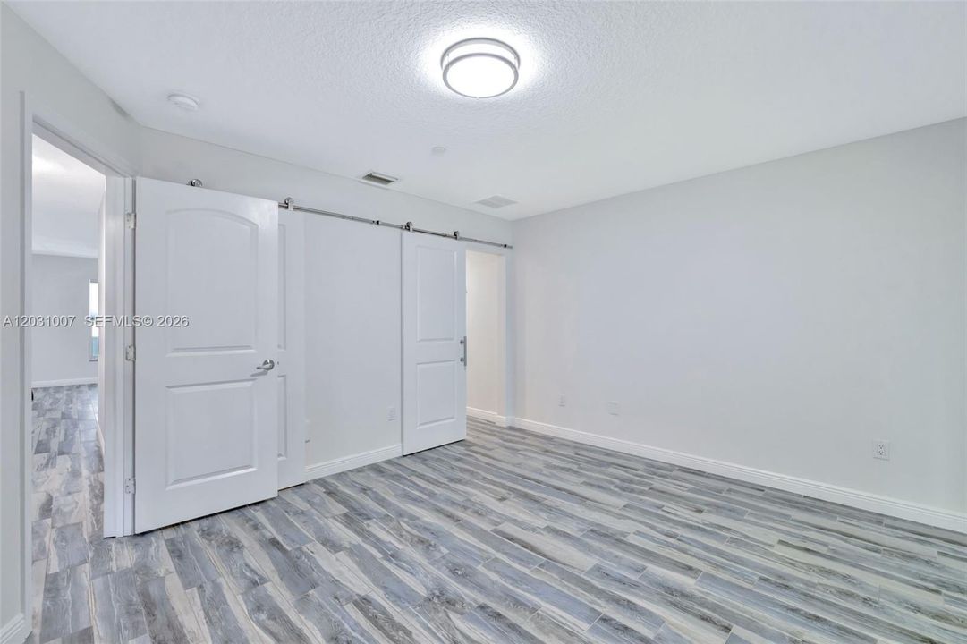 На продажу: $195,000 (2 спален, 2 ванн, 992 Квадратных фут)