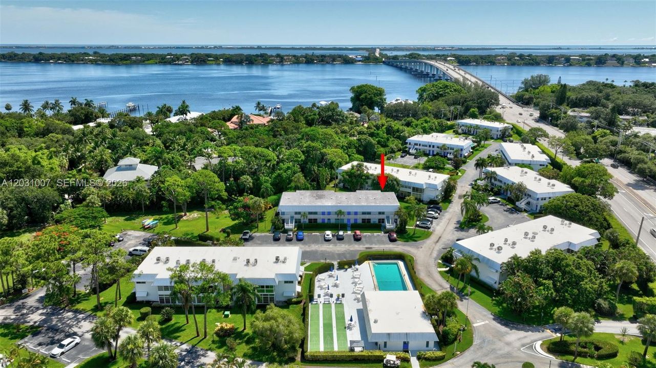 На продажу: $195,000 (2 спален, 2 ванн, 992 Квадратных фут)