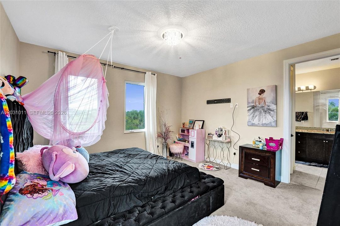 En Venta: $1,399,999 (5 camas, 4 baños, 4044 Pies cuadrados)