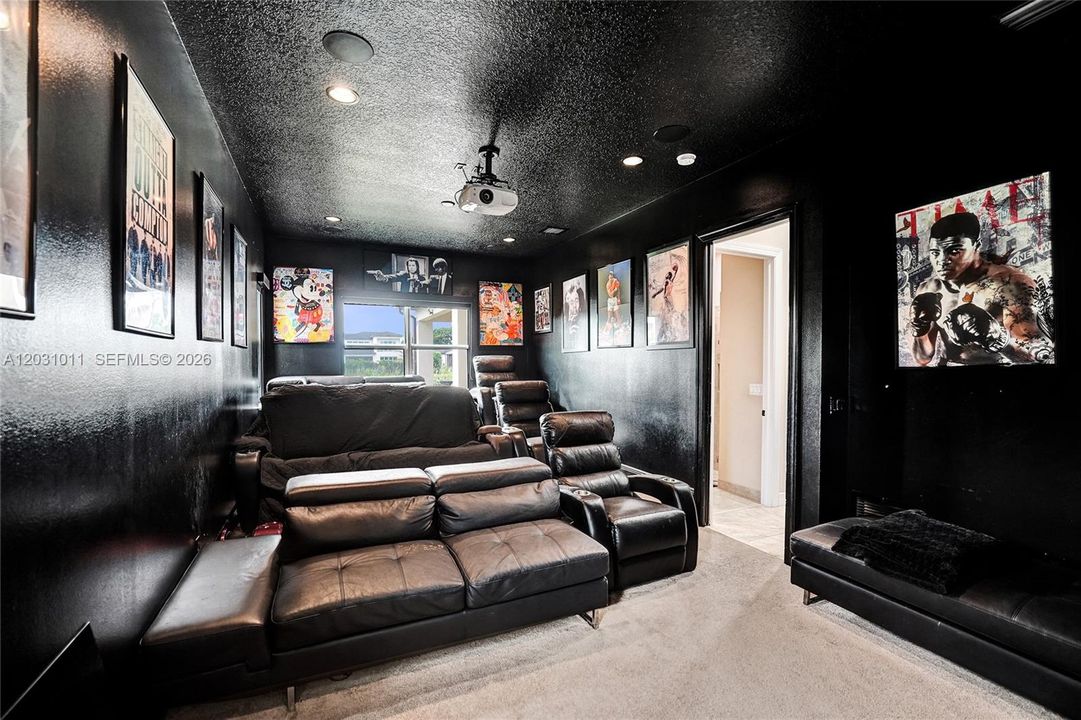 En Venta: $1,399,999 (5 camas, 4 baños, 4044 Pies cuadrados)