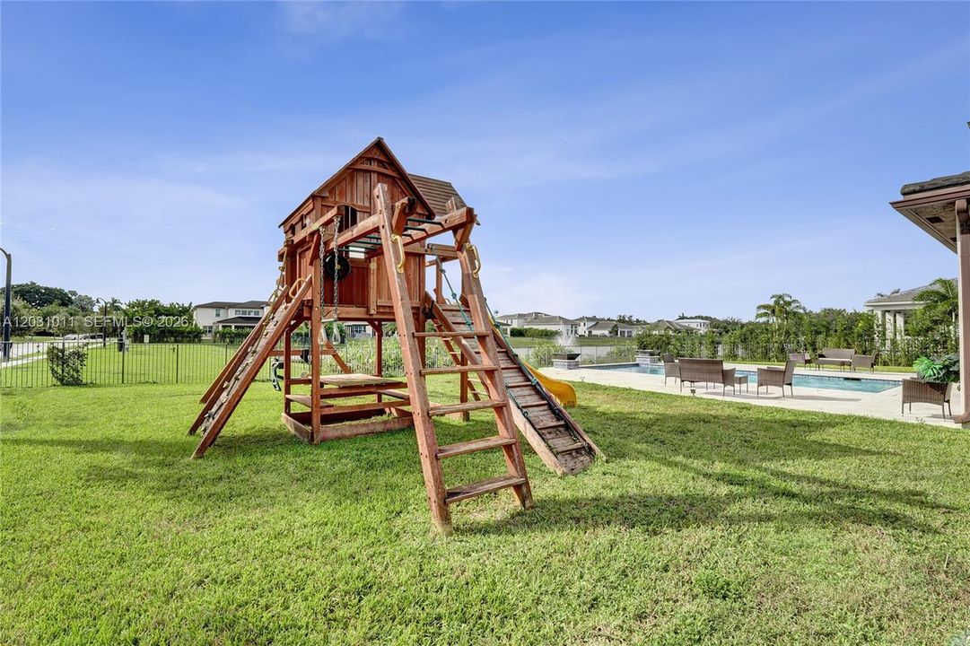 En Venta: $1,399,999 (5 camas, 4 baños, 4044 Pies cuadrados)