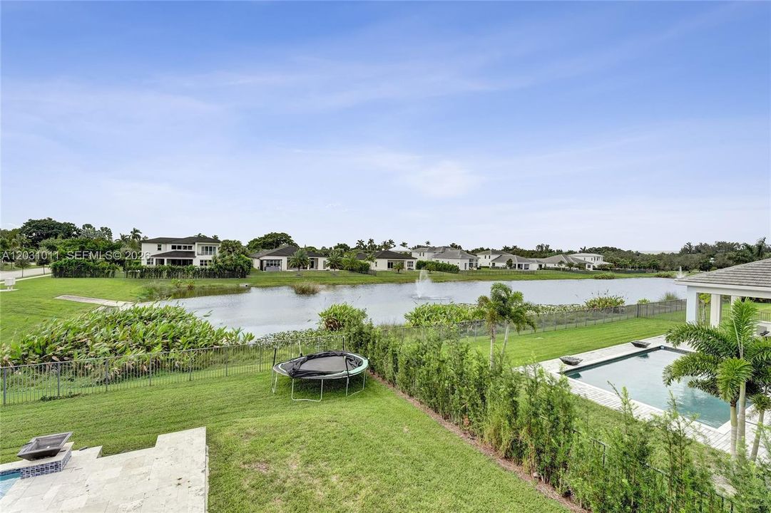 En Venta: $1,399,999 (5 camas, 4 baños, 4044 Pies cuadrados)
