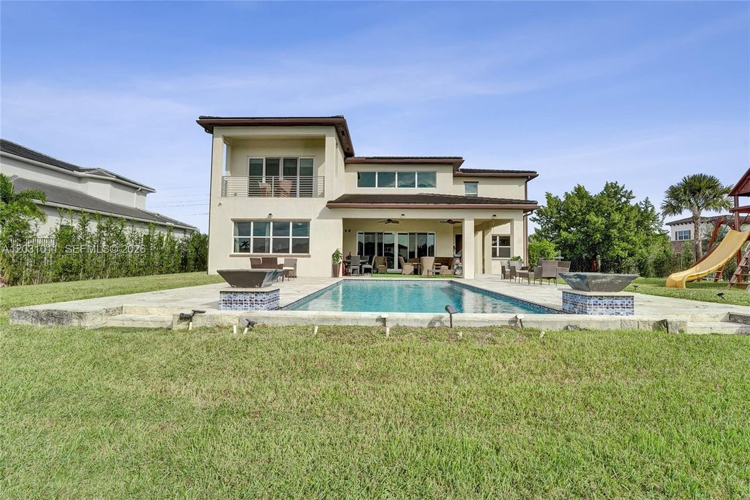 En Venta: $1,399,999 (5 camas, 4 baños, 4044 Pies cuadrados)