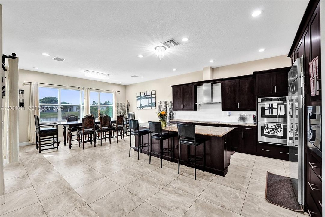 En Venta: $1,399,999 (5 camas, 4 baños, 4044 Pies cuadrados)
