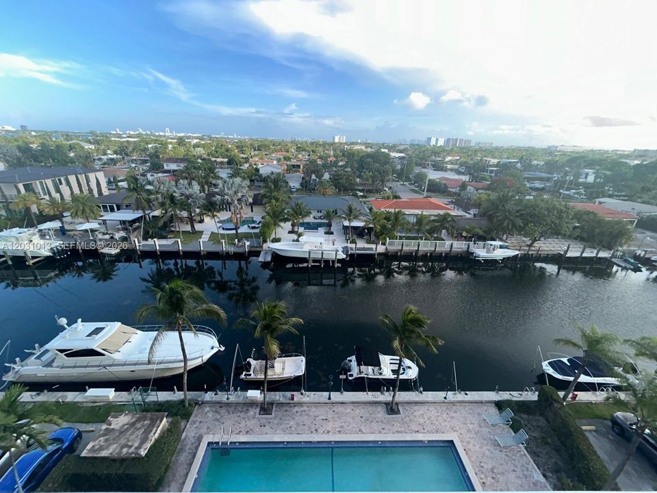 For Rent: $1,700 (1 beds, 1 baths, 723 Square Feet)