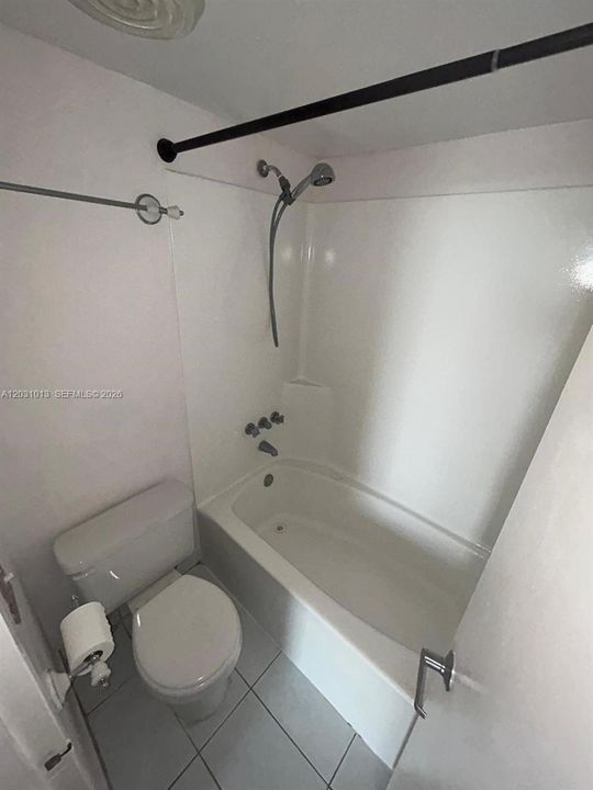 For Rent: $1,700 (1 beds, 1 baths, 723 Square Feet)