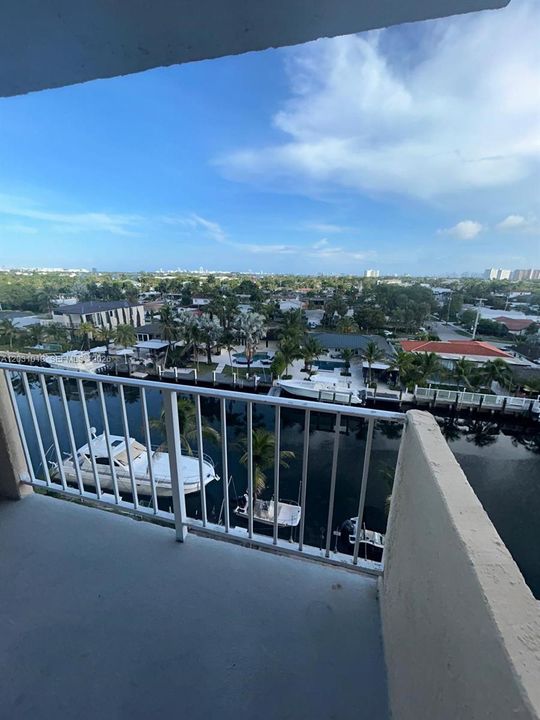 For Rent: $1,700 (1 beds, 1 baths, 723 Square Feet)