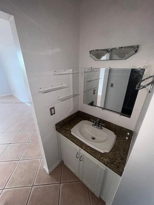 For Rent: $1,700 (1 beds, 1 baths, 723 Square Feet)
