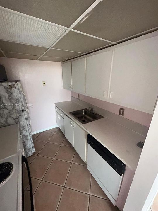 For Rent: $1,700 (1 beds, 1 baths, 723 Square Feet)