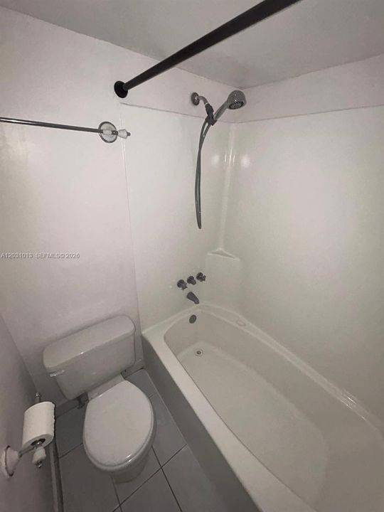 For Rent: $1,700 (1 beds, 1 baths, 723 Square Feet)