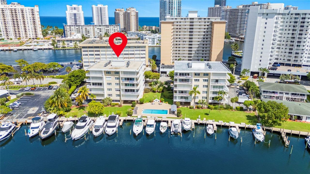 For Sale: $325,000 (2 beds, 2 baths, 1080 Square Feet)