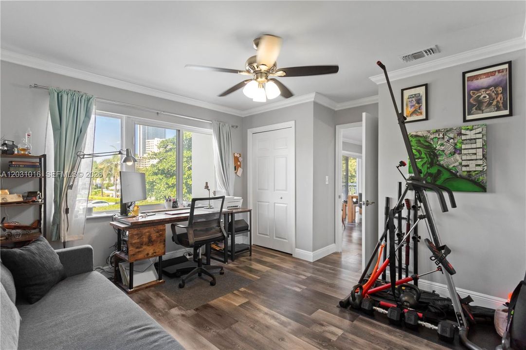 For Sale: $325,000 (2 beds, 2 baths, 1080 Square Feet)