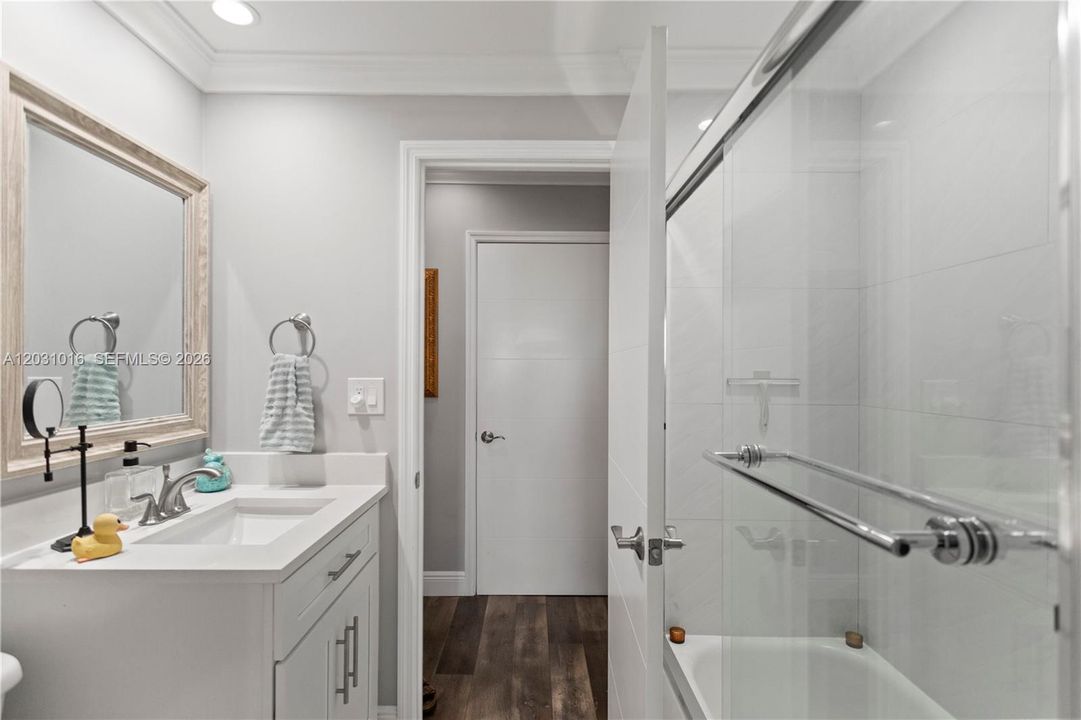 For Sale: $325,000 (2 beds, 2 baths, 1080 Square Feet)