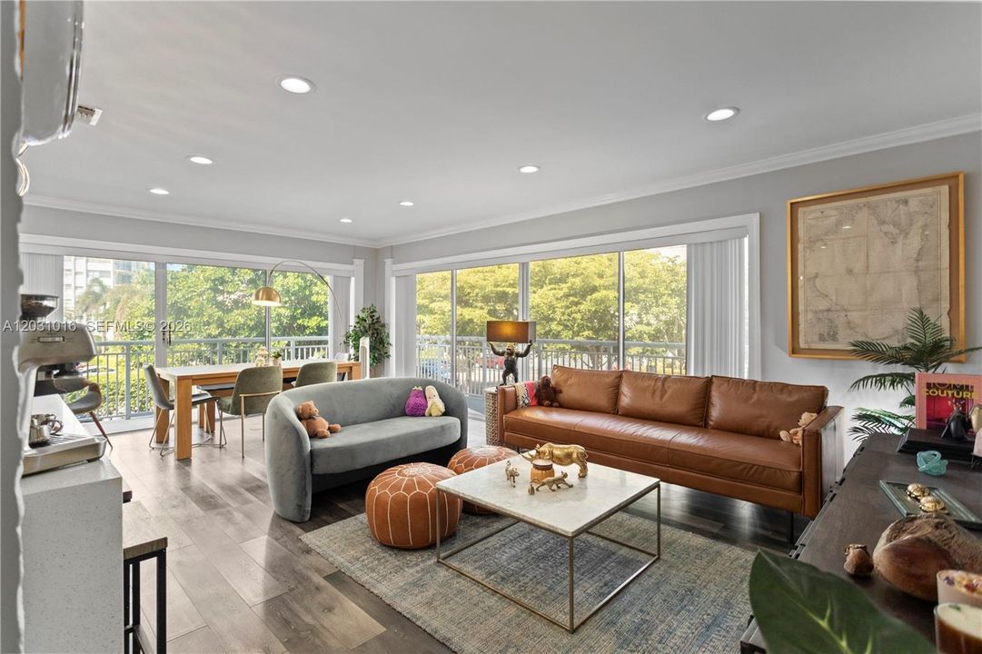 For Sale: $325,000 (2 beds, 2 baths, 1080 Square Feet)