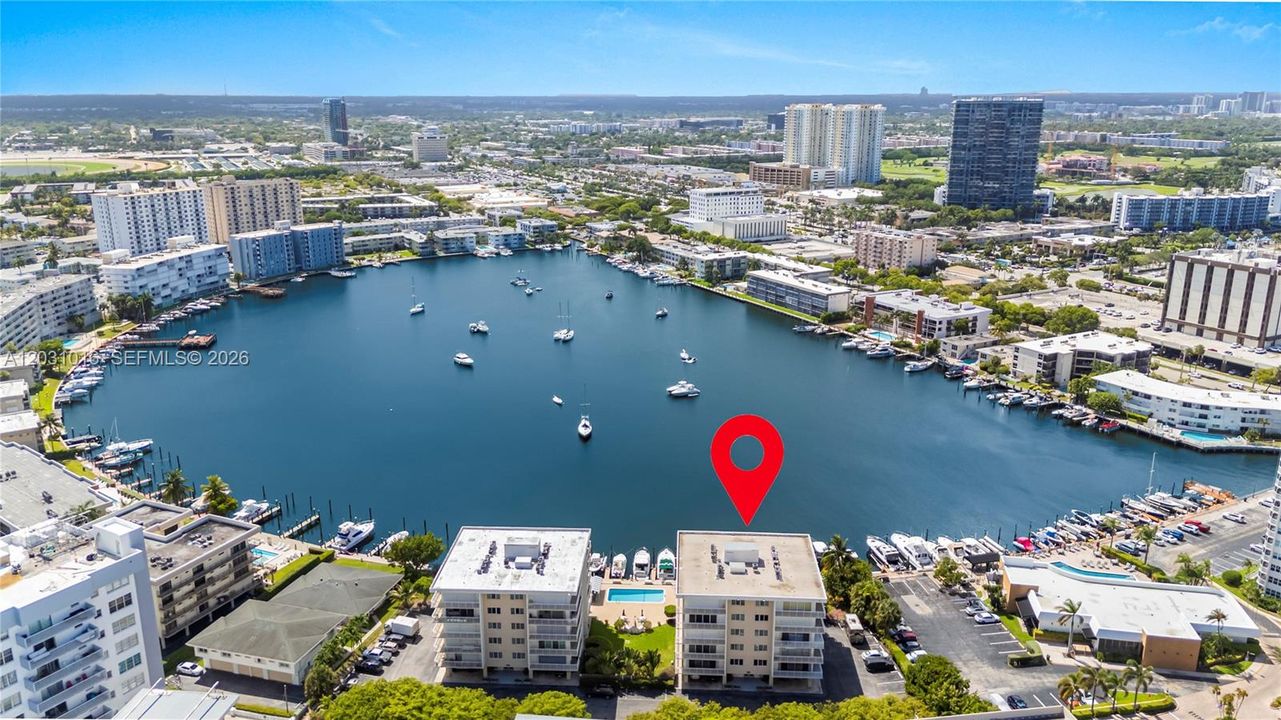 For Sale: $325,000 (2 beds, 2 baths, 1080 Square Feet)