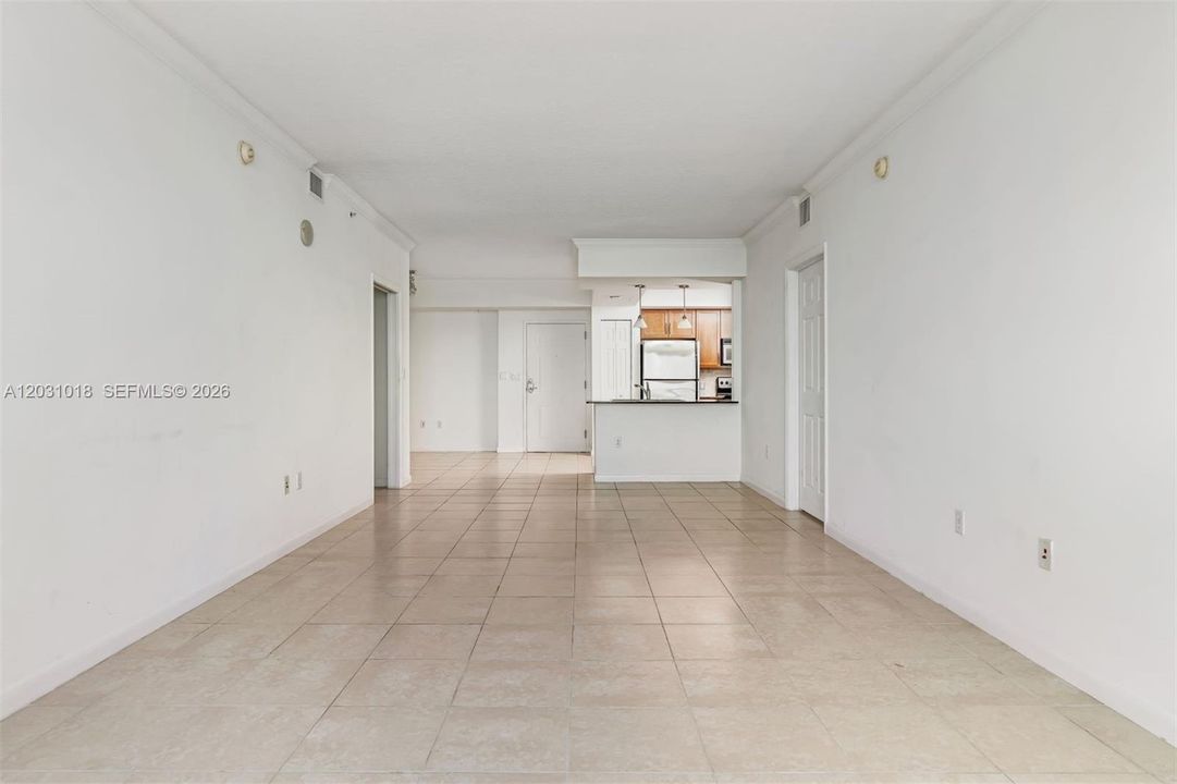 В аренду: $3,800 (2 спален, 2 ванн, 1303 Квадратных фут)