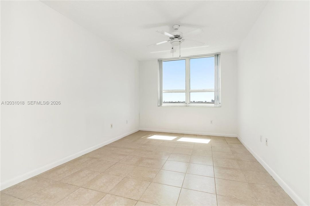 В аренду: $3,800 (2 спален, 2 ванн, 1303 Квадратных фут)