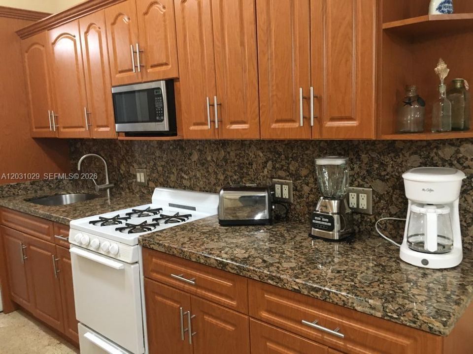 For Rent: $1,550 (0 beds, 1 baths, 375 Square Feet)