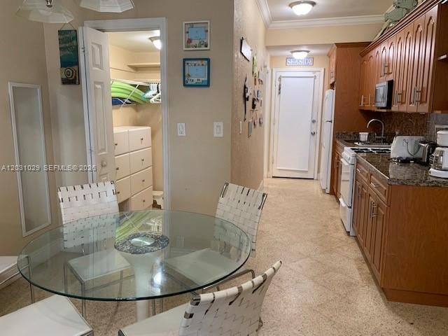 For Rent: $1,550 (0 beds, 1 baths, 375 Square Feet)