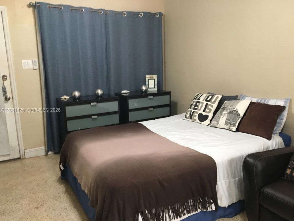 For Rent: $1,550 (0 beds, 1 baths, 375 Square Feet)