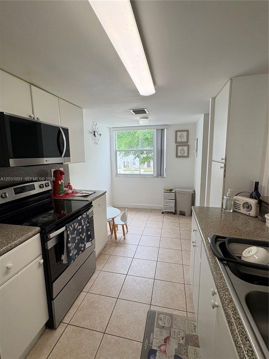 For Rent: $2,700 (2 beds, 2 baths, 1349 Square Feet)