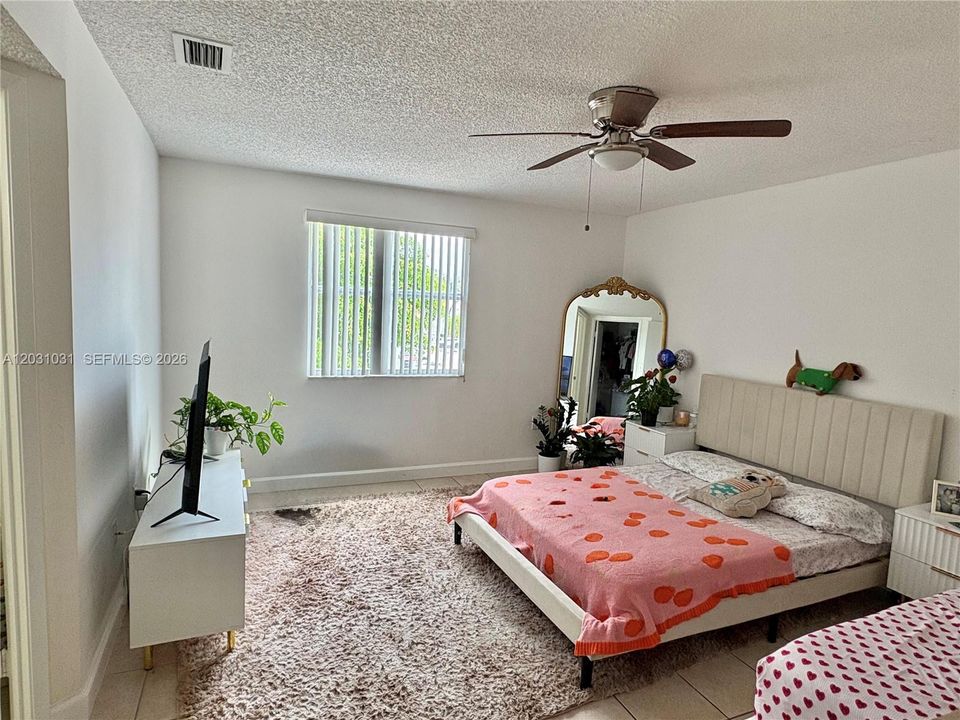 For Rent: $2,700 (2 beds, 2 baths, 1349 Square Feet)