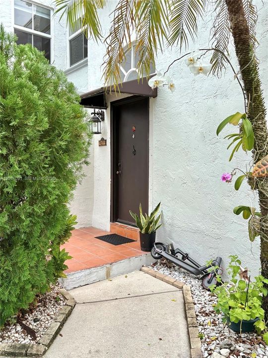 For Rent: $2,700 (2 beds, 2 baths, 1349 Square Feet)