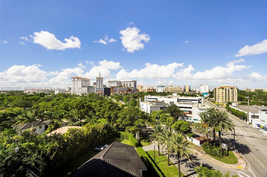 For Sale: $565,000 (2 beds, 2 baths, 1219 Square Feet)