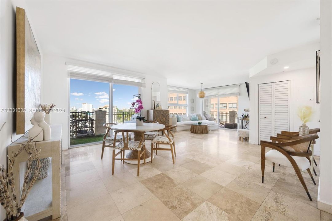 For Sale: $565,000 (2 beds, 2 baths, 1219 Square Feet)