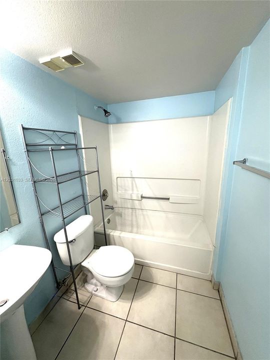 En Renta: $2,400 (3 camas, 2 baños, 987 Pies cuadrados)