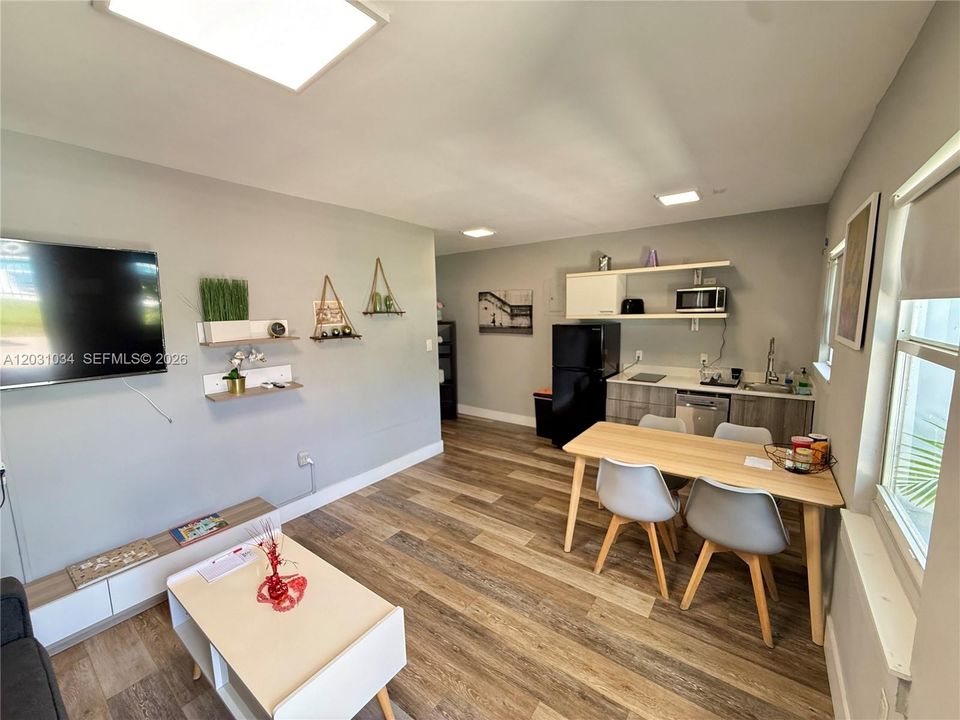 En Renta: $1,695 (0 camas, 1 baños, 700 Pies cuadrados)
