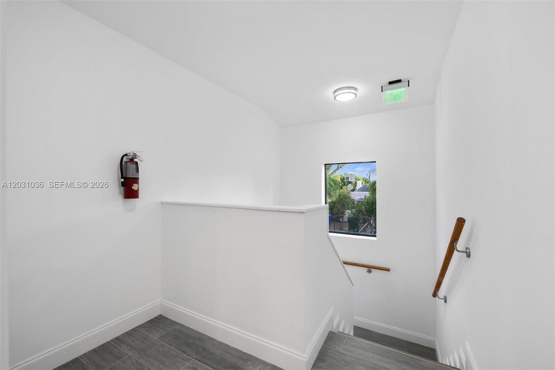 For Rent: $2,900 (2 beds, 1 baths, 1158 Square Feet)
