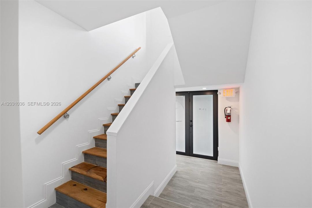For Rent: $2,900 (2 beds, 1 baths, 1158 Square Feet)