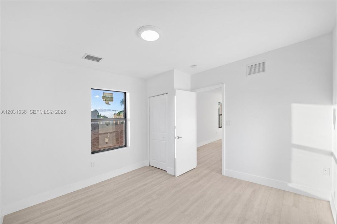 For Rent: $2,900 (2 beds, 1 baths, 1158 Square Feet)