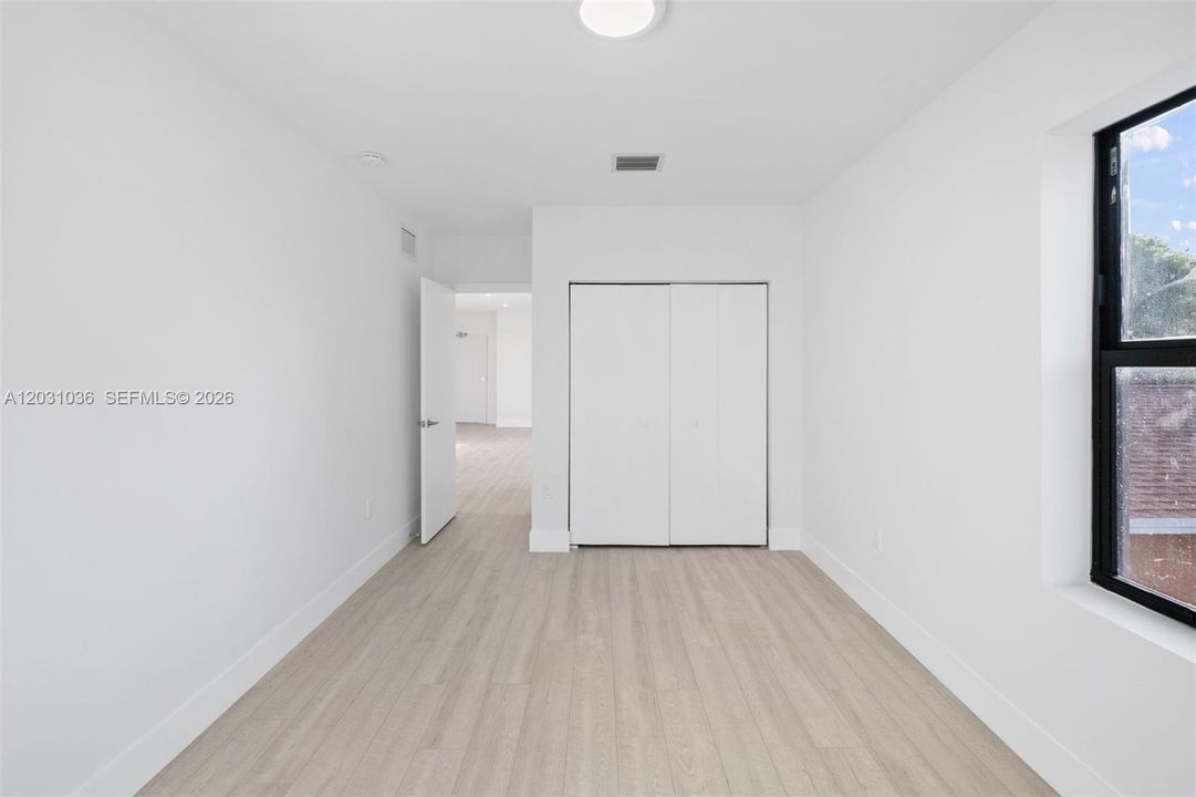 For Rent: $2,900 (2 beds, 1 baths, 1158 Square Feet)