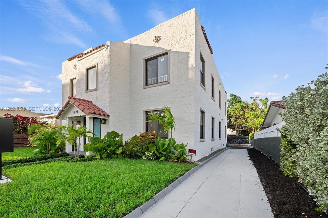 For Rent: $2,900 (2 beds, 1 baths, 1158 Square Feet)